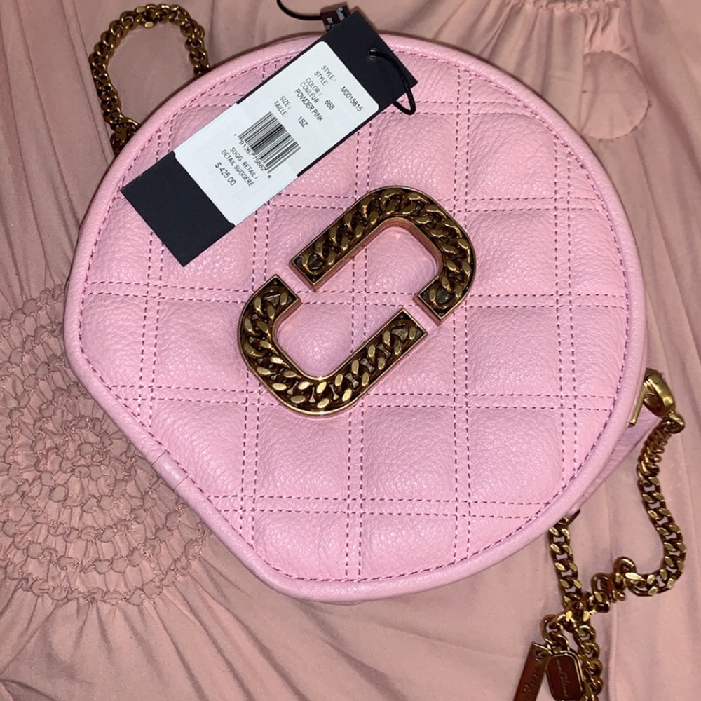Marc Jacobs crossbody color pink super cute!